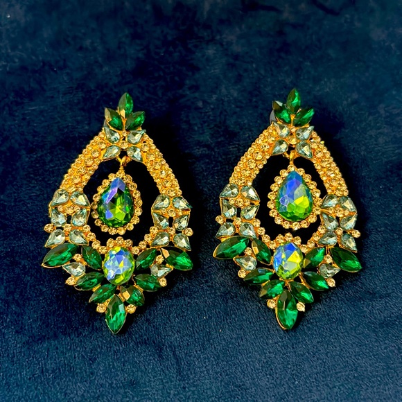 Gorgeous Gold & Green Drop Earrings with Matching Ring - Picture 3 of 3